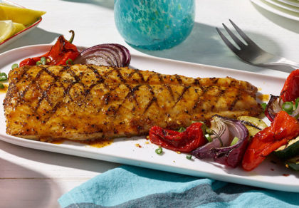 grilled-smoky-peppercorn-salmon-fillet-vegetables